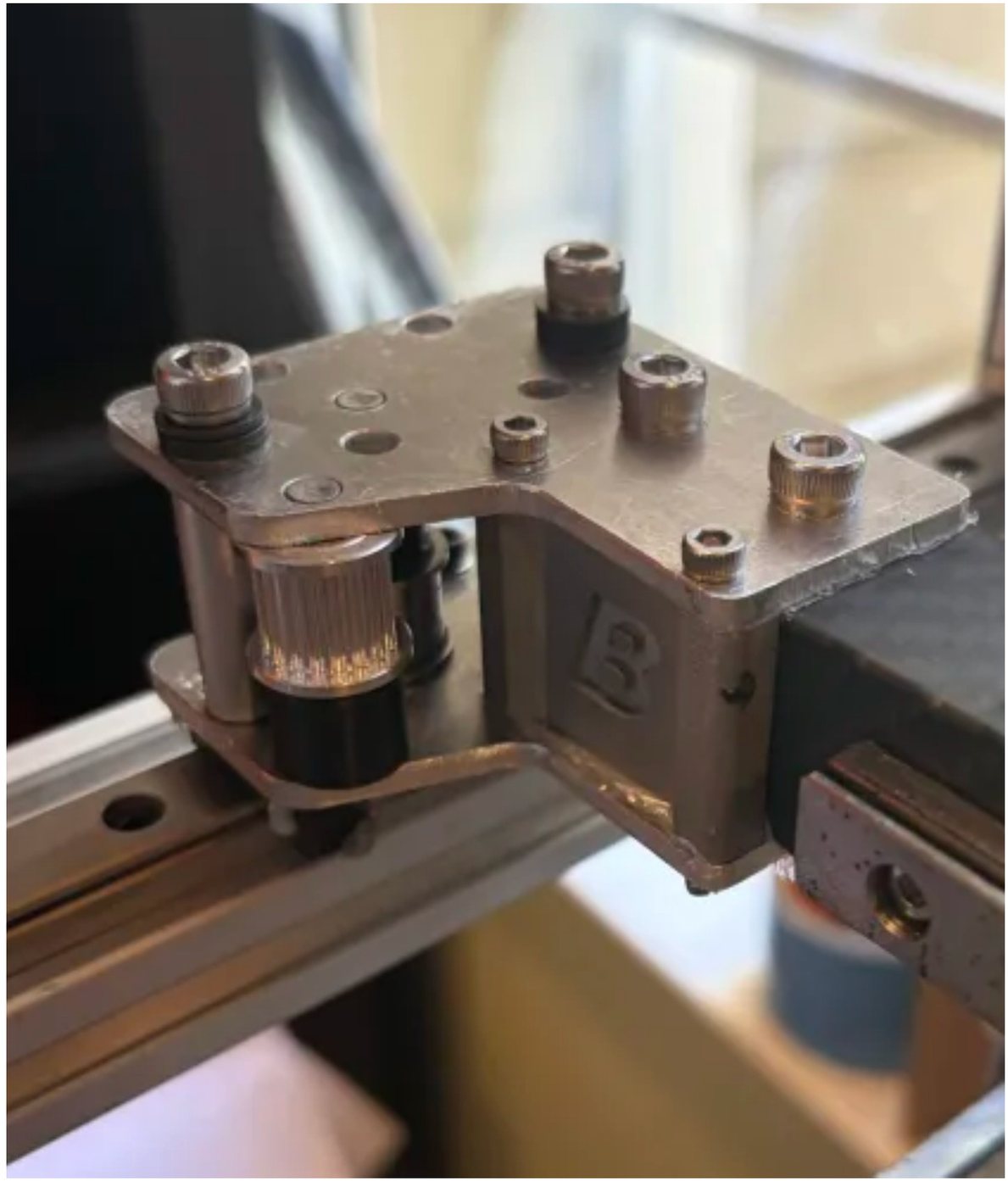 Sheet-metal idler mount on the X beam