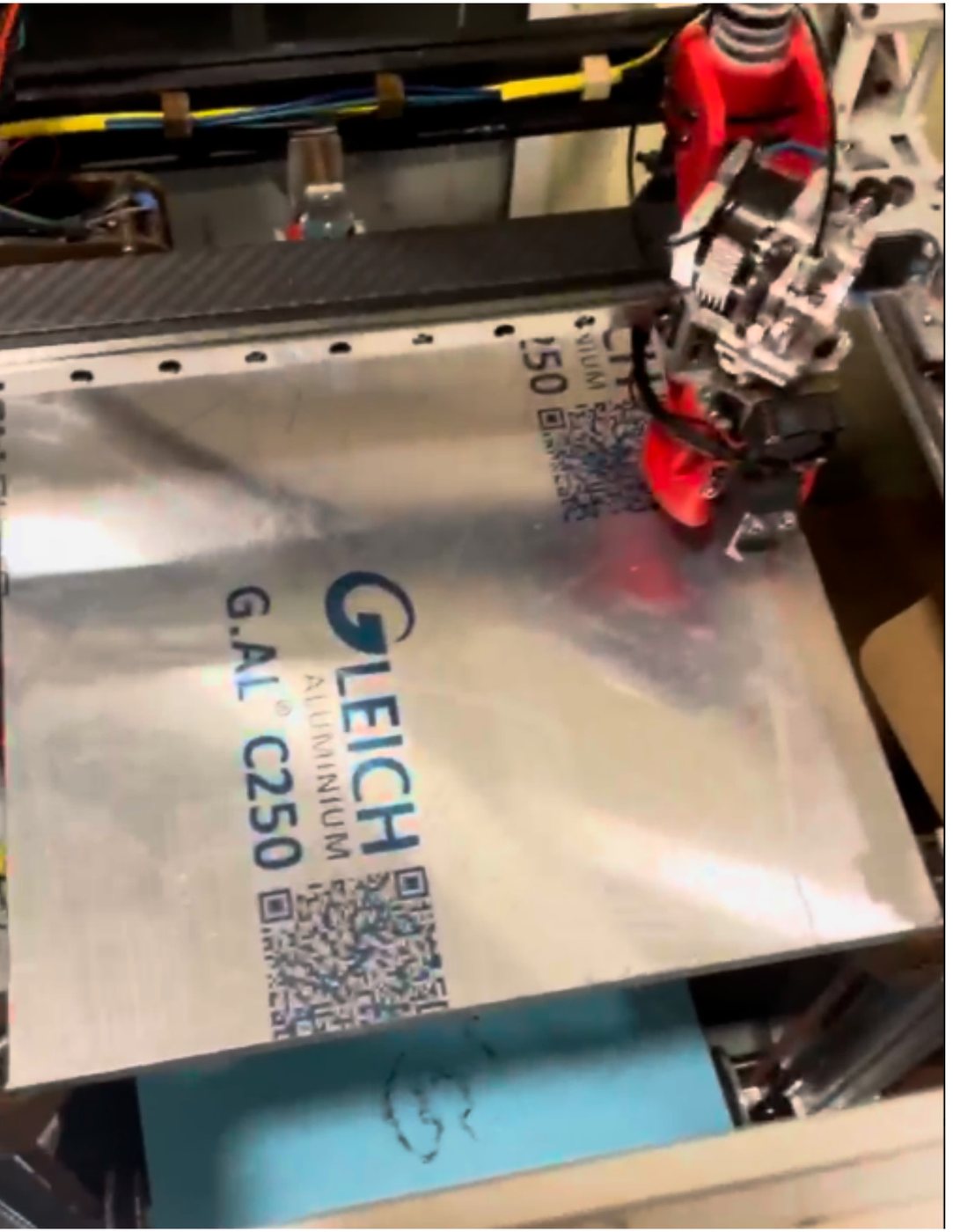 Cast aluminum tooling-plate bed installed in the printer